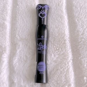 Essence Sculpted Volume Mascara
